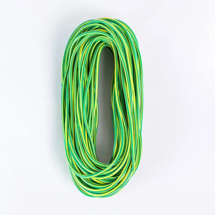 Macarrão Duraforto Z verde e amarelo enrolado