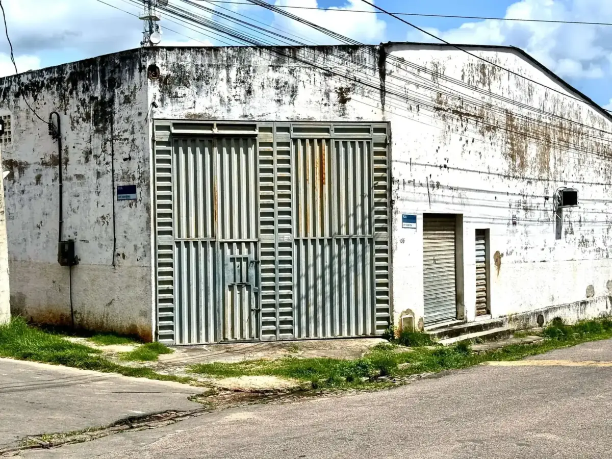 Fachada da primeira sede da RAEGO, no interior do Ceará
